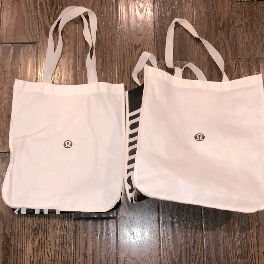 Lululemon Set of two reusable tote bags